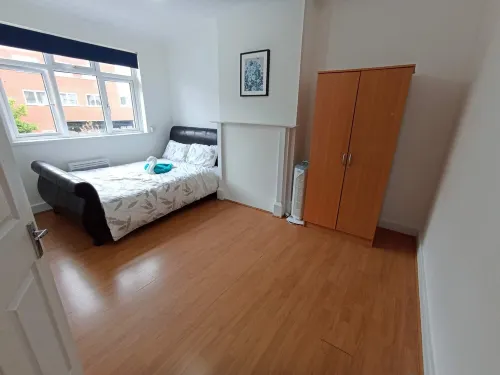 Flat 15mins Bicycle Ride Away From the Tennis 45min Walk