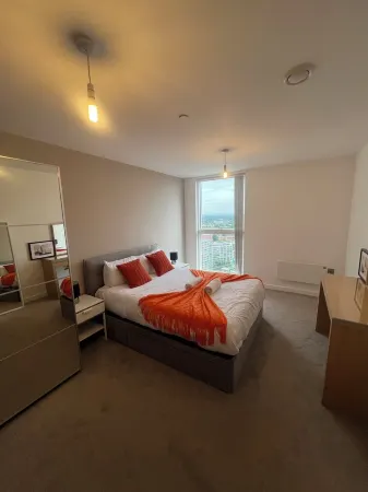 Luxury, Centrally Located 2 Bedroom Duplex Apt with Skyline View Balcony