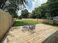 Cozy and charming 2-bedroom house in Norman with EV charger. Close to downtown. Hotels near The University of Oklahoma