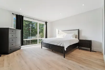 Modern Muskoka River Retreat Hotel in zona Muskoka Falls Beach