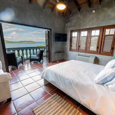 5Br/4.5BA Beachfront @Culebra, Puerto Rico w. Heated Pool
