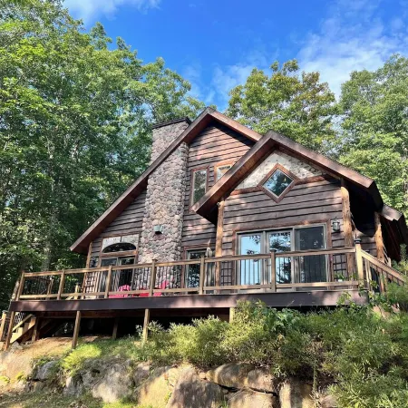 Family Lodge with Hot Tub, AC, Minutes to Lake Placid and Hiking, Pet Friendly
