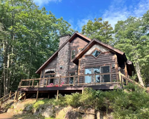 Family Lodge with Hot Tub, AC, Minutes to Lake Placid and Hiking, Pet Friendly Hotels in Jay