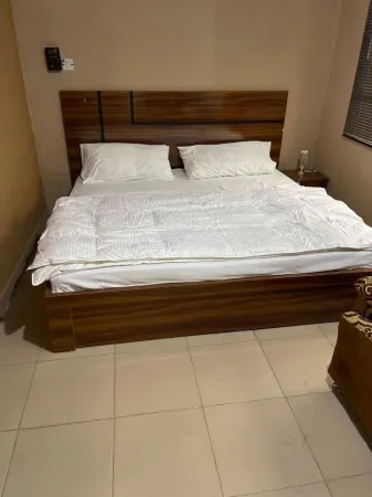 Lovely 1 Bedroom Apartment in Secured GRA Отели в г. Шагаму