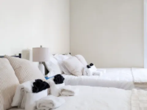 Hidden Haven - Harvard, Assembly Row, Pool Table, Parking!