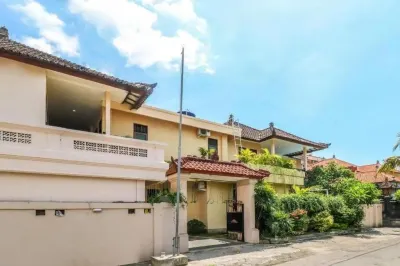 Miraa Guest House & Resto Hotels near Patung Titi Banda