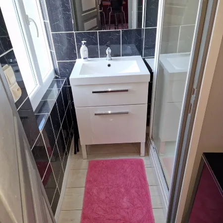 Studio 100m from the sea