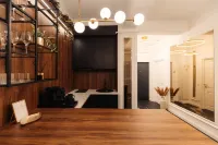 Modern&central apartment with a gorgeous bathtub inside one of the two bedrooms. 바이아마레 호텔