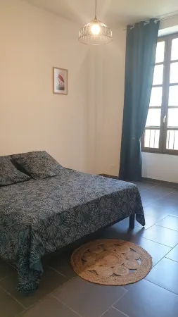 Spacious renovated apartment in agricultural building Отели в г. Пейроль-ан-Прованс