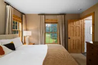 New Private 4Bd Ski Out Cabin at Otsego Club! Cozy Fully Updated Log Cabin!