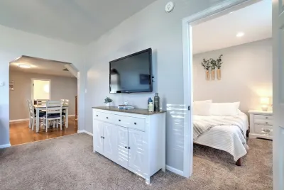 Water Escape; Hot Tub, River Views & Splash Pad