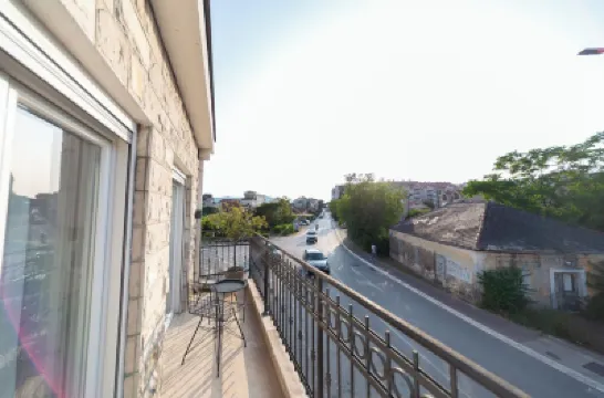 Charming 1-bedroom apartment in fabulous Tivat with Balcony, WiFi 酒店