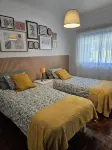 7km from the beach and 14km from downtown Lisbon. Cozy, family-friendly apartment! Hotels near 25 de Abril