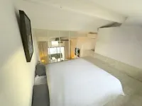 Appartement Avec Patio et vue Exceptionnelle sur les Canaux