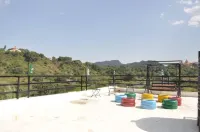 Escape to Tranquility: Family friendly Villa in the heart of the Hills!
