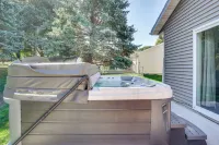 Mankato Getaway w/ Game Room & Salt Water Hot Tub! - Hot Tub