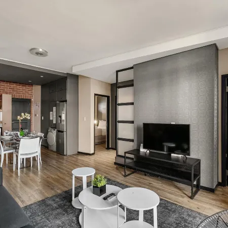 Easy Stay - the Vantage Rosebank Отели рядом с достопримечательностью «Роузбенк»