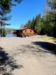 Beautiful, newly renovated log lakefront home, 3BD, 2 BA, high speed WiFi