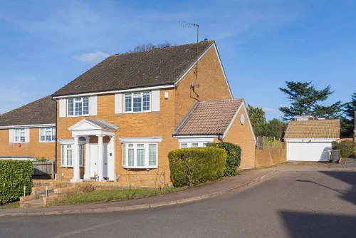 Garden Parking WiFi Near Sky Elstree Studios Hotels in Hertsmere District