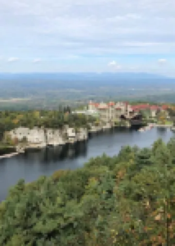 Charming 2-bedroom apartment above a country store in the heart of Gardiner!