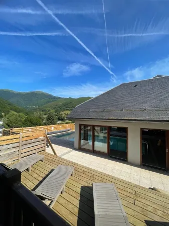 Charming Apartment Facing the Mountains - Close to the Town Center