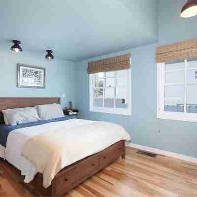 Inn Through the Orange Door - Laguna Village cottage Rooms