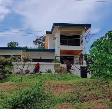 Beautiful 3B / 2.5B New House with private pool surrounded by Jungle & Mountains