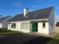 Badger's Rest | Cosy & Charming | Garden | Walk to Donegal Town Hotels in Donegal