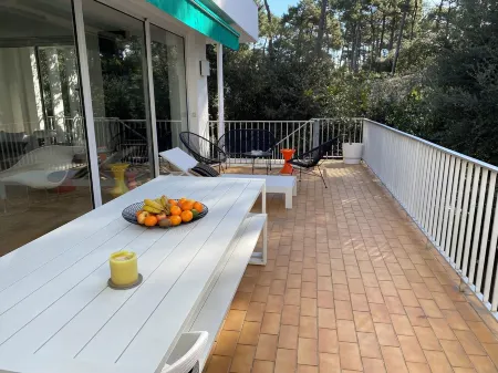 Family villa two minutes from the lake