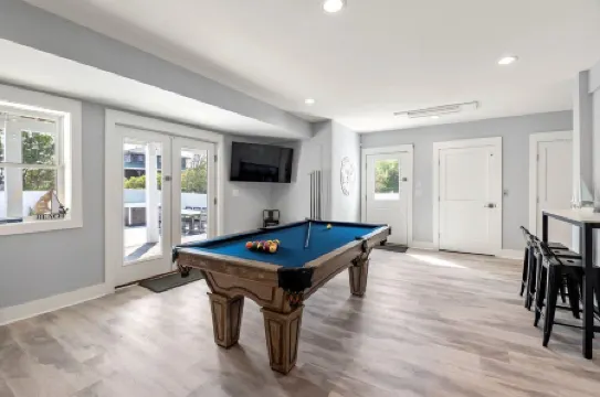 Sandy Cheeks in Kitty Hawk