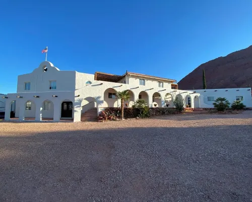 Spacious estate in delightful Ivins with Unique Spanish decor. Hoteles en Ivins