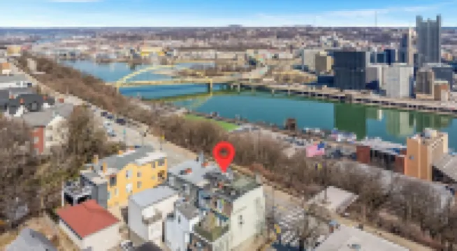 Breathtaking views of Pittsburgh from Mt. Washington! Rooftop deck + parking!