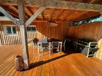 House with swimming pool on the edge of the Arcachon basin. Hotels in Biganos