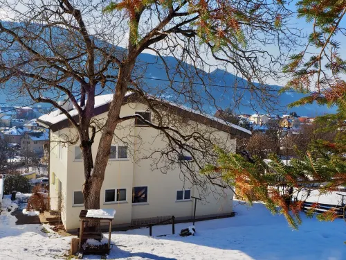 Haus an der Lieser - Spacious vacation home with garden, quiet location Hotel di Spittal an der Drau