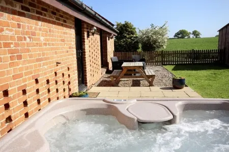 Dog and family friendly barn conversion with fully enclosed garden and hot tub