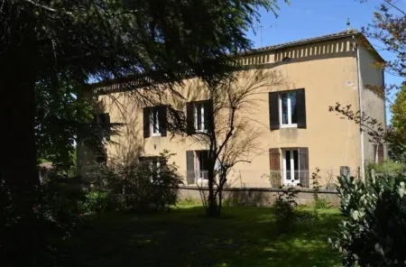 Beautiful French  Farmhouse, Pool & Vineyard. Live the Dream !