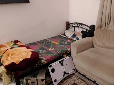 2-bedroom apartment with WiFi, AC in Abu Shagara Sharjah فنادق في 