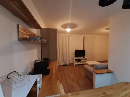 2-room apartment, near RER, bus and castle Отели рядом с достопримечательностью «Parc de l'abbaye des Vaux de Cernay»