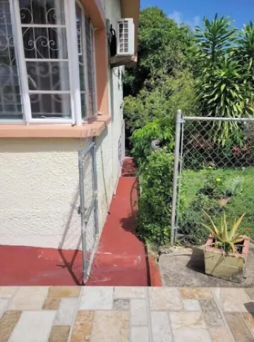 Comfortable, quaint Barbados studio apartment