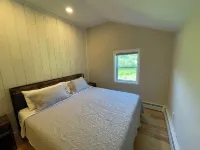 Private 5-Acre Farmhouse Retreat; Full Kitchen Fire Pit Office Pets OK  BBQ WiFi