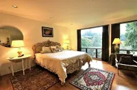 Beautiful Spacious Cottage on 1.5 Acre of Lush, Gated Property.  30 Day Minimum. Hotels in Pupukea