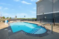 HiWay Inn Express of Broken Bow - Pools