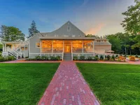 Charm on Main Hotels in Brewster