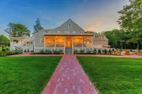 Charm on Main Hotels near Cape Cod Rail Trail