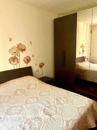 Close to downtown Como, free parking. Convenient for Switzerland.