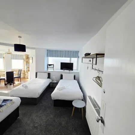 Marine Hotel