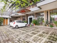 Urbanview Hotel Blok O International by RedDoorz Hotels in Dorf Banguntapan