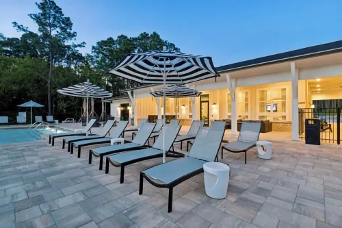 Luxurious Apartments - Pool Gym Bikes - Condos