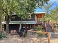 The Little Lake Shack- Pet Friendly Treehouse Cabin