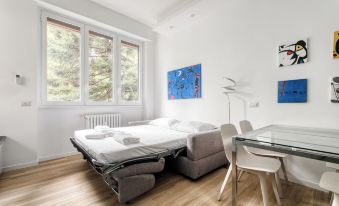 Joivy Stylish 2-Bedroom Flat Near CityLife District